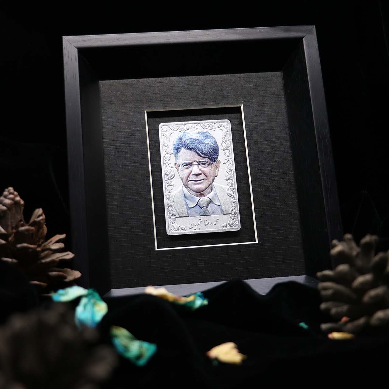 لوح زرین و سیمین(نقره) نقش برجسته 